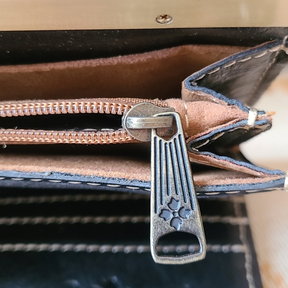 Patricia Nash Cauchy Genuine Leather Dark Floral & Gold Latch Wallet - Picture 12 of 12